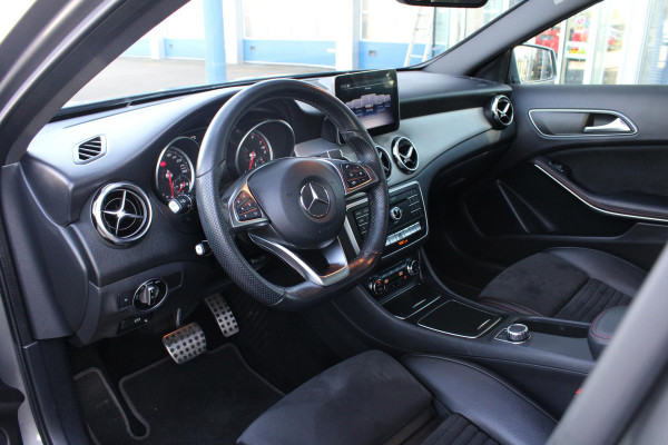 Mercedes-Benz GLA 180 Business | Afneembare Trekhaak | AMG Line Velgen | Stoelverwarming | Sportstoelen Alcantara | Camera |