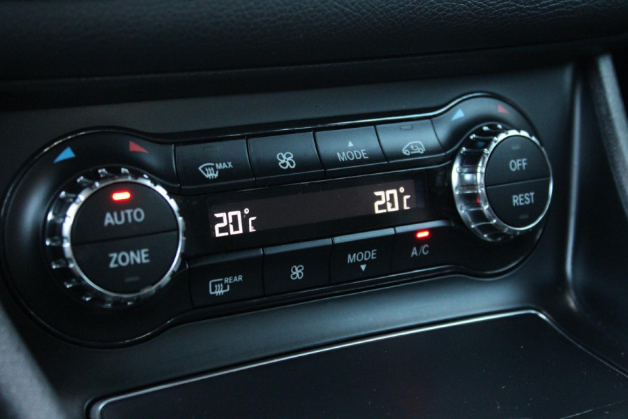Mercedes-Benz GLA 180 Business | Afneembare Trekhaak | AMG Line Velgen | Stoelverwarming | Sportstoelen Alcantara | Camera |