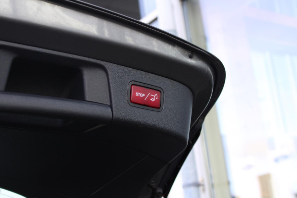 Mercedes-Benz GLA 180 Business | Afneembare Trekhaak | AMG Line Velgen | Stoelverwarming | Sportstoelen Alcantara | Camera |