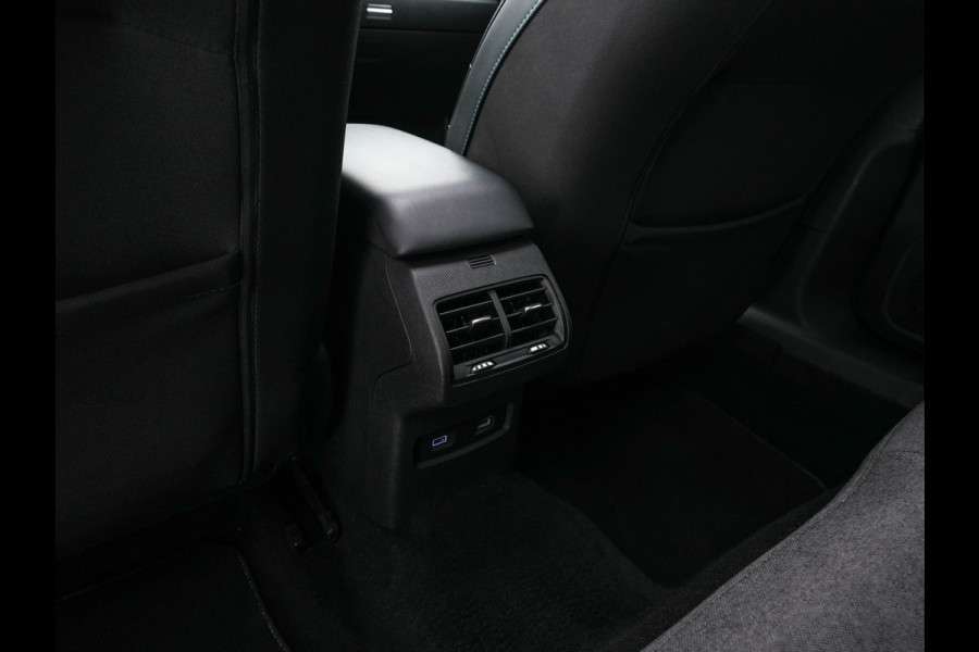 Citroën Ë-C4 Feel 50 kWh [ 3-Fase-11kW ] (INCL-BTW) *PANO | HEAD-UP | LEATHER-FABRIC | FULL-LED | DIGI-COCKPIT | BLINDSPOT | CARPLAY | COMFORT-SEATS | ECC | LANE-ASSIST | KEYLESS | PDC | CRUISE | DAB  | CCS-FASTLOADER | 18''ALU*