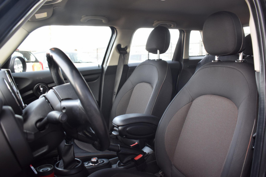 MINI Mini 1.5 One | Airco | 17" jcw velgen | Navi | Dakspoiler |