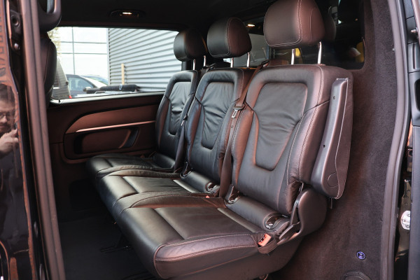Mercedes-Benz V-Klasse 220d Lang DC | AMG | 360 Camera | CarPlay | Bi-Xenon | Lederen bekleding | Facelift model | Navigatie | 19'' AMG Velgen | Stoelverwarming | Kenwood Sound | DAB | Elek achterklep | Carbon afwerking | Sportonderstel | Dubbel cabine | Dealer onderhouden