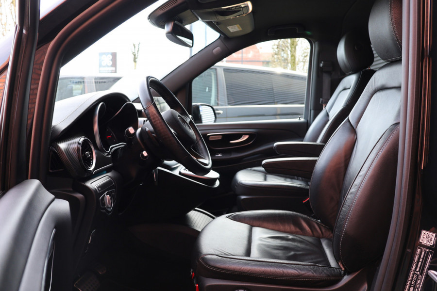 Mercedes-Benz V-Klasse 220d Lang DC | AMG | 360 Camera | CarPlay | Bi-Xenon | Lederen bekleding | Facelift model | Navigatie | 19'' AMG Velgen | Stoelverwarming | Kenwood Sound | DAB | Elek achterklep | Carbon afwerking | Sportonderstel | Dubbel cabine | Dealer onderhouden