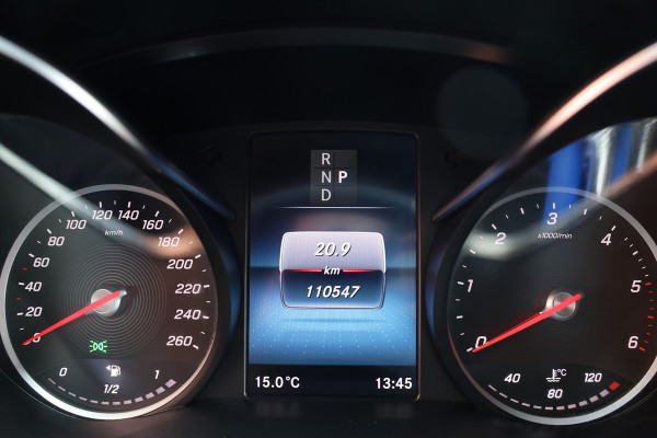 Mercedes-Benz V-Klasse 220d Lang DC | AMG | 360 Camera | CarPlay | Bi-Xenon | Lederen bekleding | Facelift model | Navigatie | 19'' AMG Velgen | Stoelverwarming | Kenwood Sound | DAB | Elek achterklep | Carbon afwerking | Sportonderstel | Dubbel cabine | Dealer onderhouden