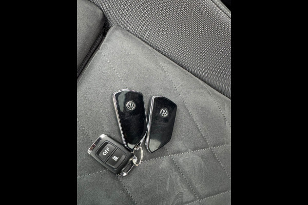 Volkswagen Golf 2.0 TDI | PANO | TREKHAAK | CAMERA | MEMORY SEATS | CARPLAY | IQ DRIVE
