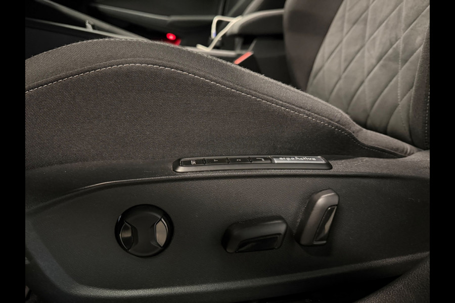 Volkswagen Golf 2.0 TDI | PANO | TREKHAAK | CAMERA | MEMORY SEATS | CARPLAY | IQ DRIVE