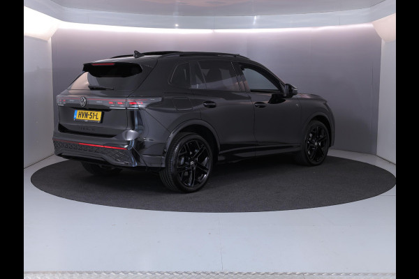 Volkswagen Tiguan 1.5 eHybrid R-Line Edition 204 pk Automaat (DSG) | Verlengde garantie | Navigatie | Panoramadak | Trekhaak (wegklapbaar) | Parkeersensoren (Park assist) | Rondomzicht camera | Stoelverwarming v/a | R-Line |