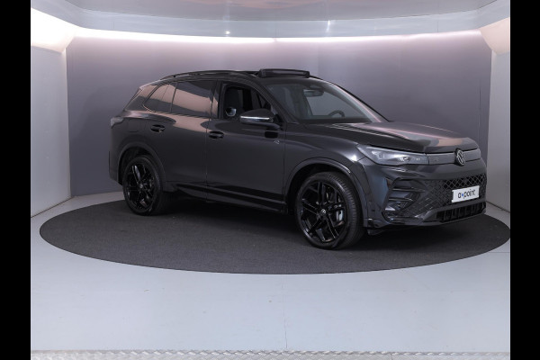 Volkswagen Tiguan 1.5 eHybrid R-Line Edition 204 pk Automaat (DSG) | Verlengde garantie | Navigatie | Panoramadak | Trekhaak (wegklapbaar) | Parkeersensoren (Park assist) | Rondomzicht camera | Stoelverwarming v/a | R-Line |