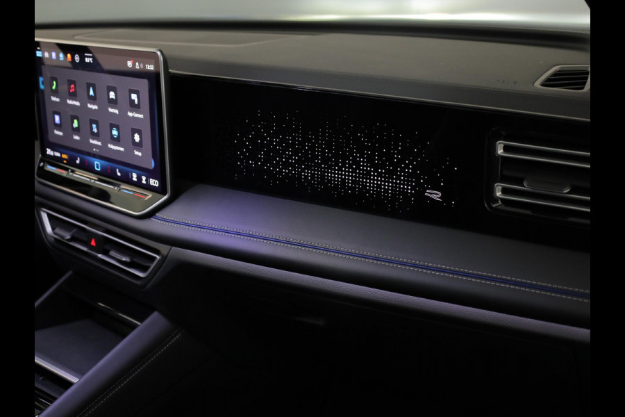 Volkswagen Tiguan 1.5 eHybrid R-Line Edition 204 pk Automaat (DSG) | Verlengde garantie | Navigatie | Panoramadak | Trekhaak (wegklapbaar) | Parkeersensoren (Park assist) | Rondomzicht camera | Stoelverwarming v/a | R-Line |