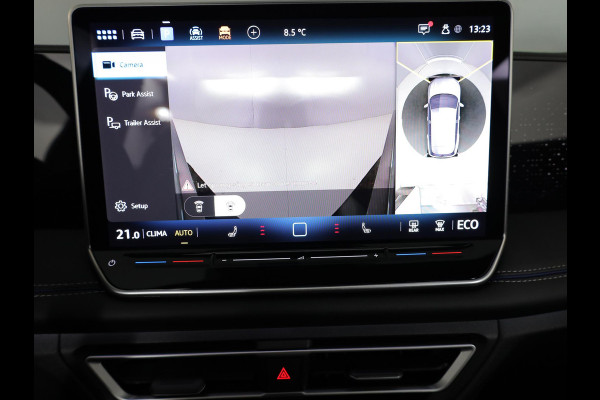 Volkswagen Tiguan 1.5 eHybrid R-Line Edition 204 pk Automaat (DSG) | Verlengde garantie | Navigatie | Panoramadak | Trekhaak (wegklapbaar) | Parkeersensoren (Park assist) | Rondomzicht camera | Stoelverwarming v/a | R-Line |