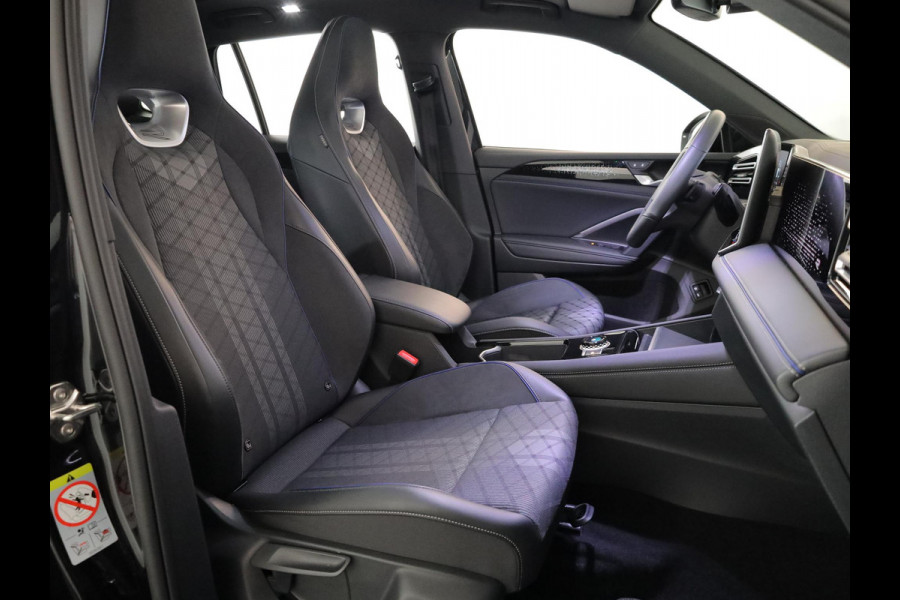 Volkswagen Tiguan 1.5 eHybrid R-Line Edition 204 pk Automaat (DSG) | Verlengde garantie | Navigatie | Panoramadak | Trekhaak (wegklapbaar) | Parkeersensoren (Park assist) | Rondomzicht camera | Stoelverwarming v/a | R-Line |