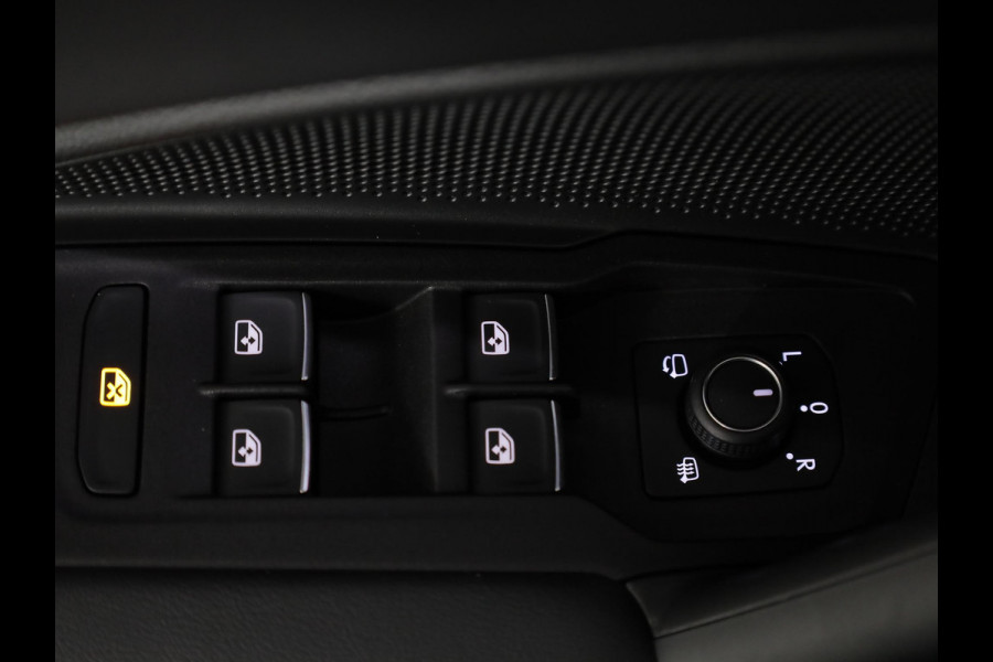 Volkswagen Tiguan 1.5 eHybrid R-Line Edition 204 pk Automaat (DSG) | Verlengde garantie | Navigatie | Panoramadak | Trekhaak (wegklapbaar) | Parkeersensoren (Park assist) | Rondomzicht camera | Stoelverwarming v/a | R-Line |