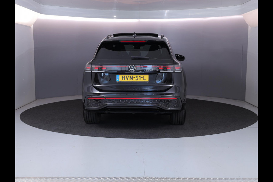 Volkswagen Tiguan 1.5 eHybrid R-Line Edition 204 pk Automaat (DSG) | Verlengde garantie | Navigatie | Panoramadak | Trekhaak (wegklapbaar) | Parkeersensoren (Park assist) | Rondomzicht camera | Stoelverwarming v/a | R-Line |
