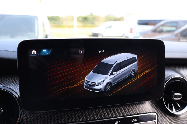 Mercedes-Benz V-Klasse 220d Lang DC | AMG | 360 Camera | CarPlay | Bi-Xenon | Lederen bekleding | Facelift model | Navigatie | 19'' AMG Velgen | Stoelverwarming | Kenwood Sound | DAB | Elek achterklep | Carbon afwerking | Sportonderstel | Dubbel cabine | Dealer onderhouden