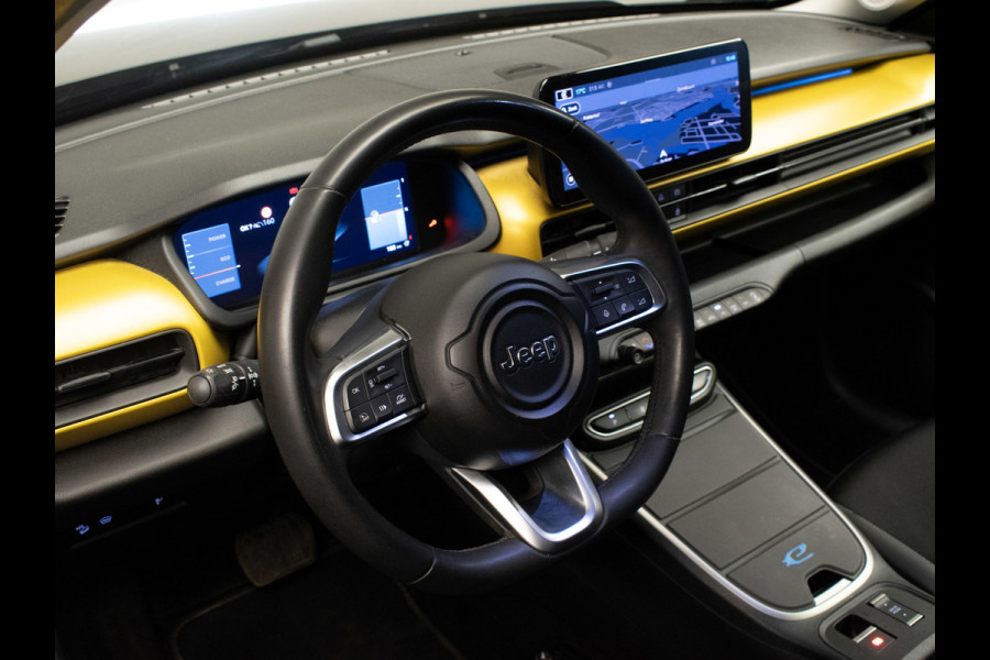 Jeep Avenger Avenger 54 kWh (APPLE CARPLAY,NAVI,CAMERA,PDC,SPORTSTOELEN,ACC,LM VELGEN,NETTESTAAT)