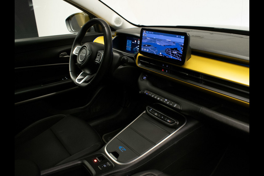 Jeep Avenger Avenger 54 kWh (APPLE CARPLAY,NAVI,CAMERA,PDC,SPORTSTOELEN,ACC,LM VELGEN,NETTESTAAT)