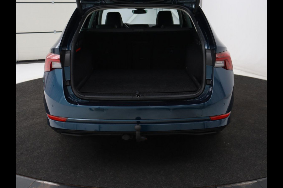 Škoda Octavia 1.4 TSI iV PHEV Business Edition Plus | Leder | Trekhaak | Stoelverwarming | Adaptive cruise | Camera | Carplay | Memory | Park Assist | Navigatie | Stuurverwarming | Side Assist | Plug In