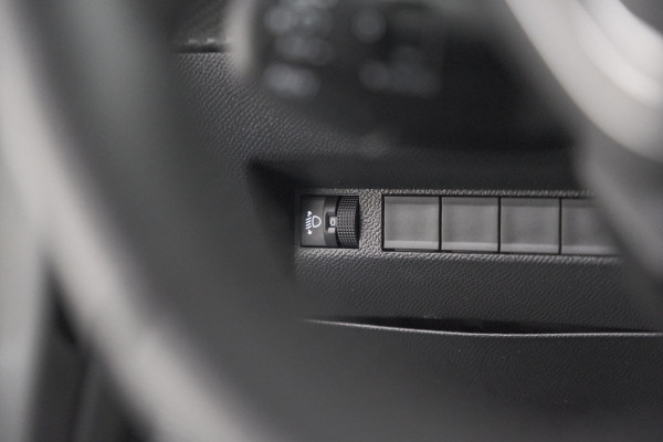 Peugeot 208 PureTech 100 Allure | Gris Selenium | Apple Carplay | Parkeersensoren | Climate Control