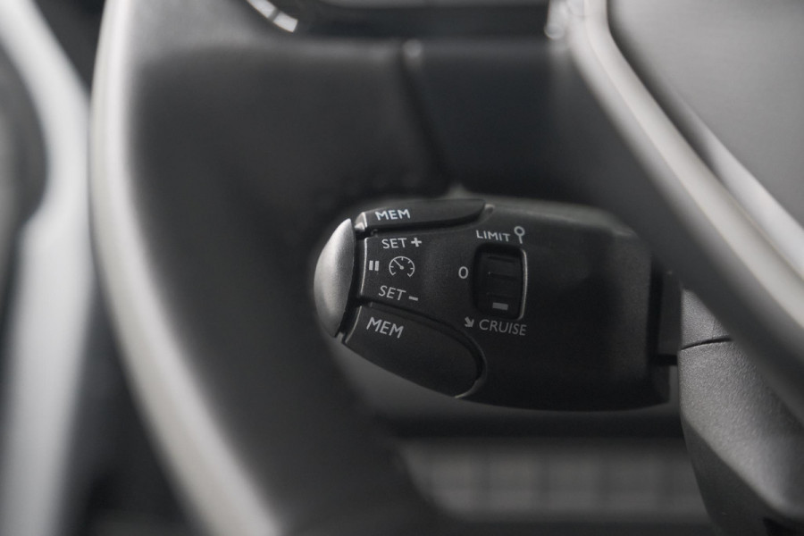 Peugeot 208 PureTech 100 Allure | Apple Carplay | Parkeersensoren | Climate Control