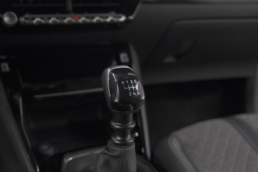 Peugeot 208 PureTech 100 Allure | Apple Carplay | Parkeersensoren | Climate Control