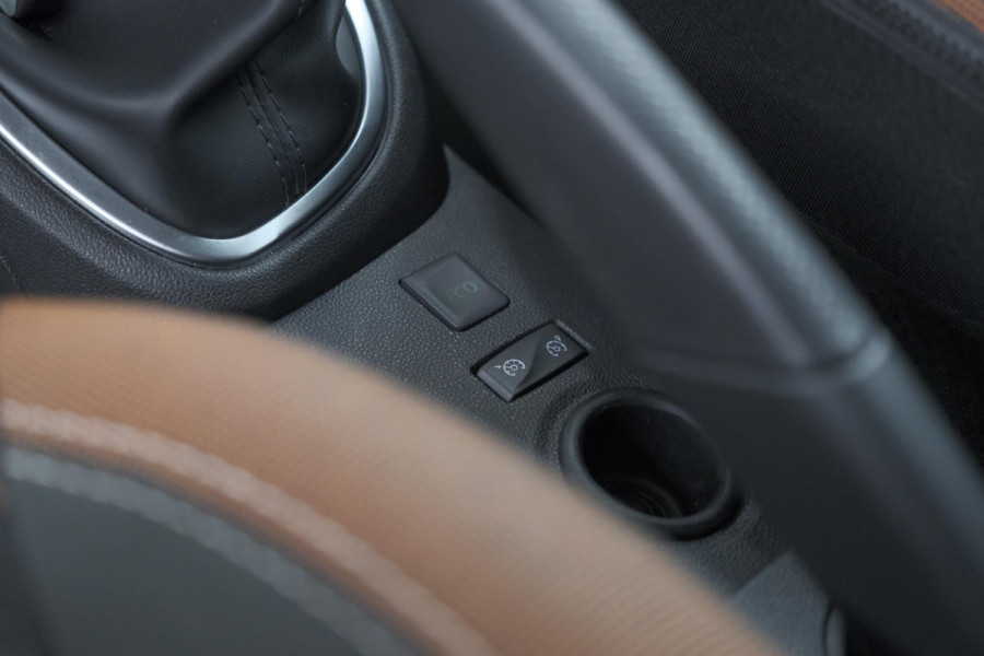 Renault Captur TCe 90 Intens | Trekhaak | AllSeason banden | Navigatie | Parkeersensoren