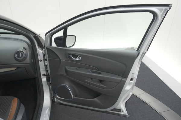 Renault Captur TCe 90 Intens | Trekhaak | AllSeason banden | Navigatie | Parkeersensoren