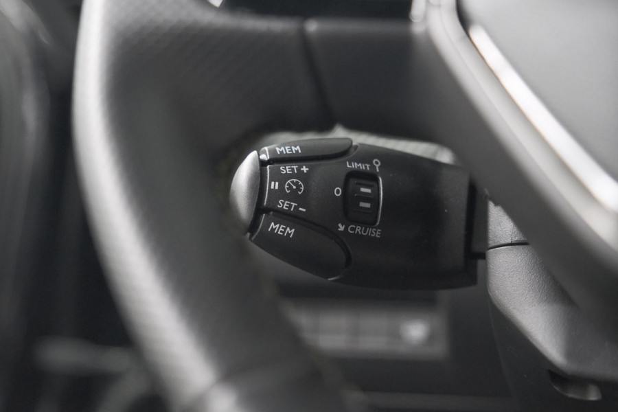 Peugeot 2008 PureTech 130 EAT8 GT | Camera | Parkeersensoren | Apple Carplay