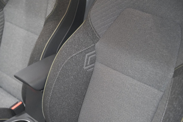 Renault Captur 1.8 E-Tech full hybrid 160 techno | Camera | Winterpakket | Adaptieve Cruise Control | Apple Carplay