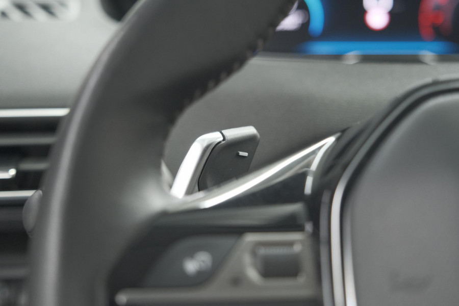Peugeot 5008 PureTech 130 EAT8 Active Pack | 7 Zitplaatsen | Apple Carplay | Parkeersensoren | Navigatie