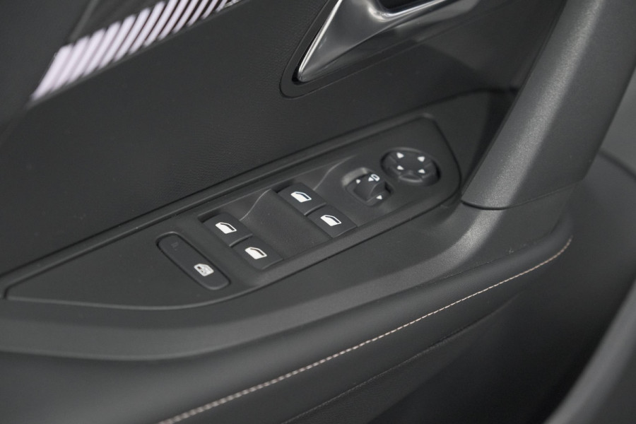 Peugeot 2008 Hybrid 136 e-DCS6 Allure | 360 Camera | Adaptieve Cruise Control | Dodehoekdetectie | Apple Carplay