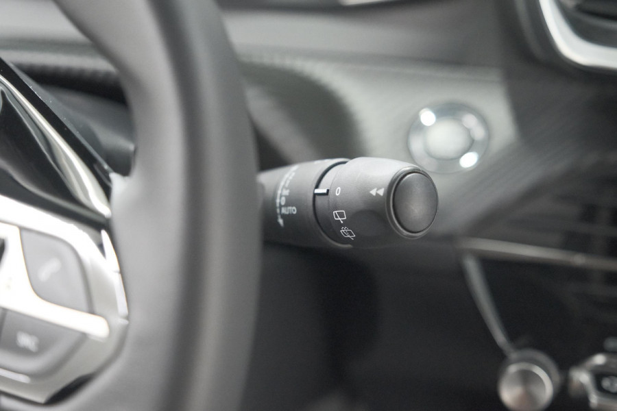 Peugeot 2008 Hybrid 136 e-DCS6 Allure | 360 Camera | Adaptieve Cruise Control | Dodehoekdetectie | Apple Carplay
