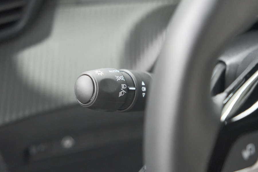 Peugeot 2008 Hybrid 136 e-DCS6 Allure | 360 Camera | Adaptieve Cruise Control | Dodehoekdetectie | Apple Carplay