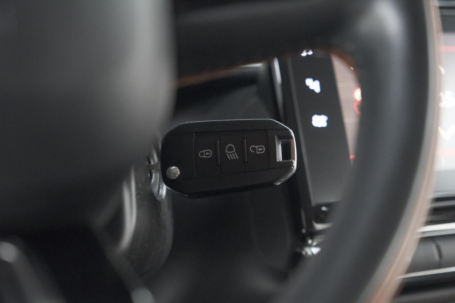 Citroën C3 PureTech 110 S&S Shine | Trekhaak | Parkeersensoren | Navigatie | Apple Carplay