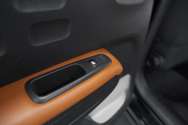 Citroën C3 PureTech 110 S&S Shine | Trekhaak | Parkeersensoren | Navigatie | Apple Carplay