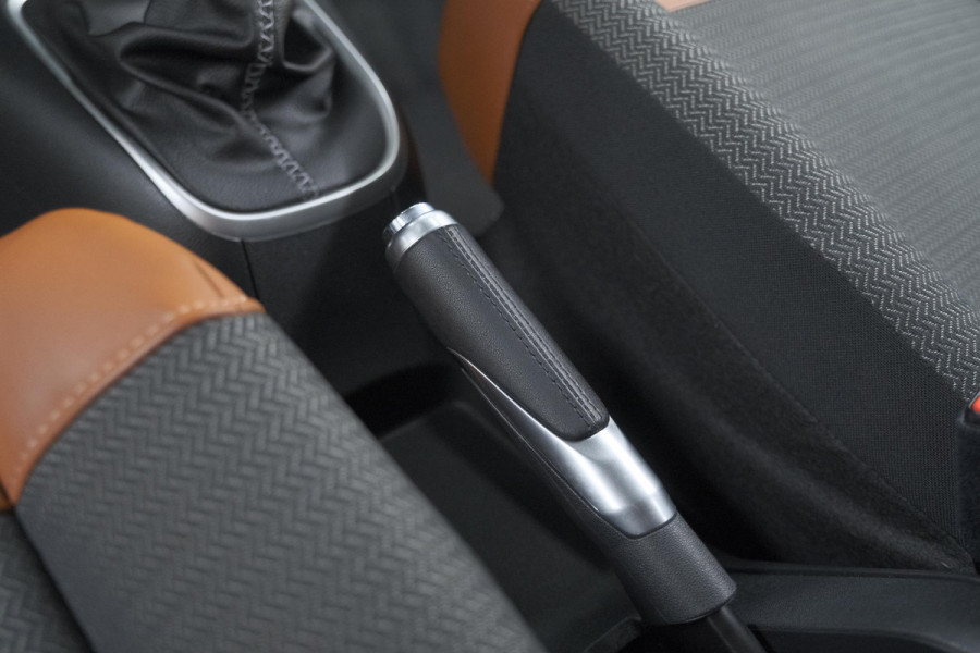 Citroën C3 PureTech 110 S&S Shine | Trekhaak | Parkeersensoren | Navigatie | Apple Carplay