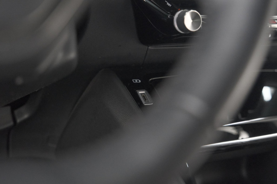 Peugeot 2008 PureTech 130 EAT8 Allure Pack | Stoelverwarming | Adaptieve Cruise Control | Camera