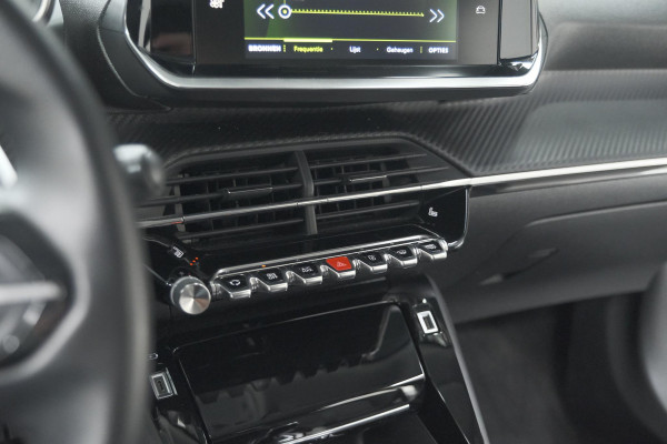 Peugeot 2008 PureTech 130 EAT8 Allure Pack | Stoelverwarming | Adaptieve Cruise Control | Camera