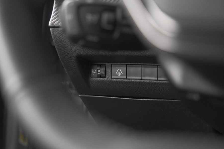Peugeot 2008 Hybrid 145 e-DCS6 Allure | 360 Camera | Adaptieve Cruise Control | Dodehoekdetectie | Navigatie