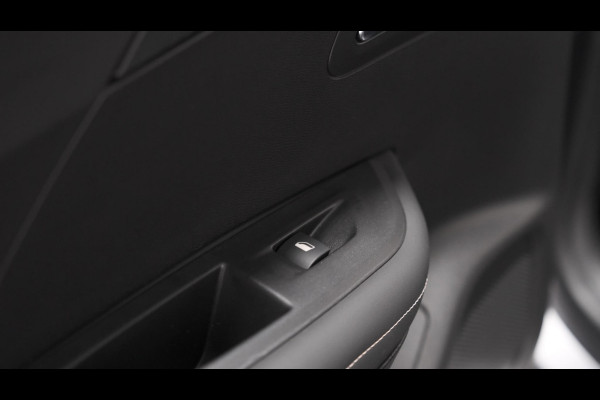 Peugeot 2008 PureTech 130 EAT8 Allure | 360 Camera | Dodehoekdetectie | Stoelverwarming | Apple Carplay