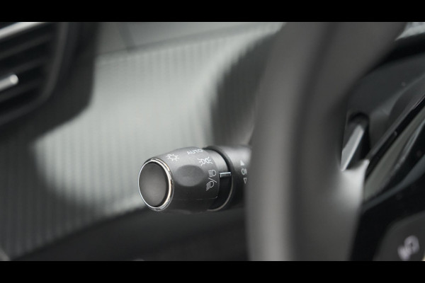 Peugeot 2008 PureTech 130 EAT8 Allure | 360 Camera | Dodehoekdetectie | Stoelverwarming | Apple Carplay