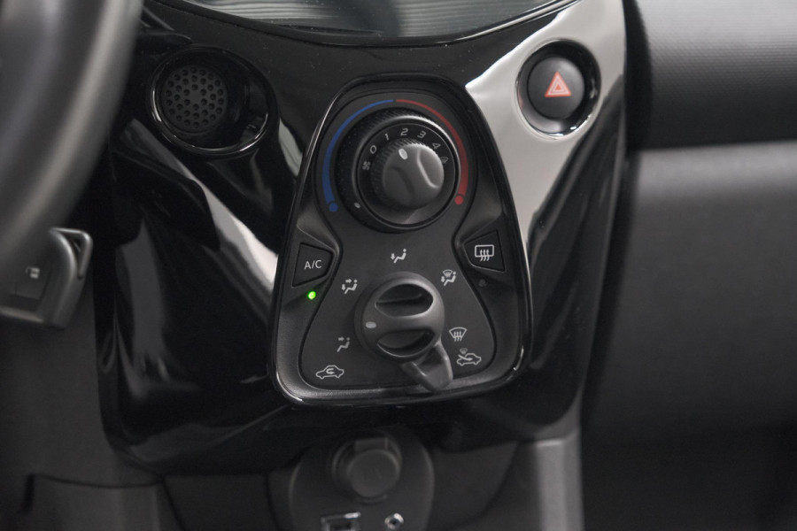 Citroën C1 1.0 VTi Shine | Automaat | Stoelverwarming | Camera | Lederen bekleding