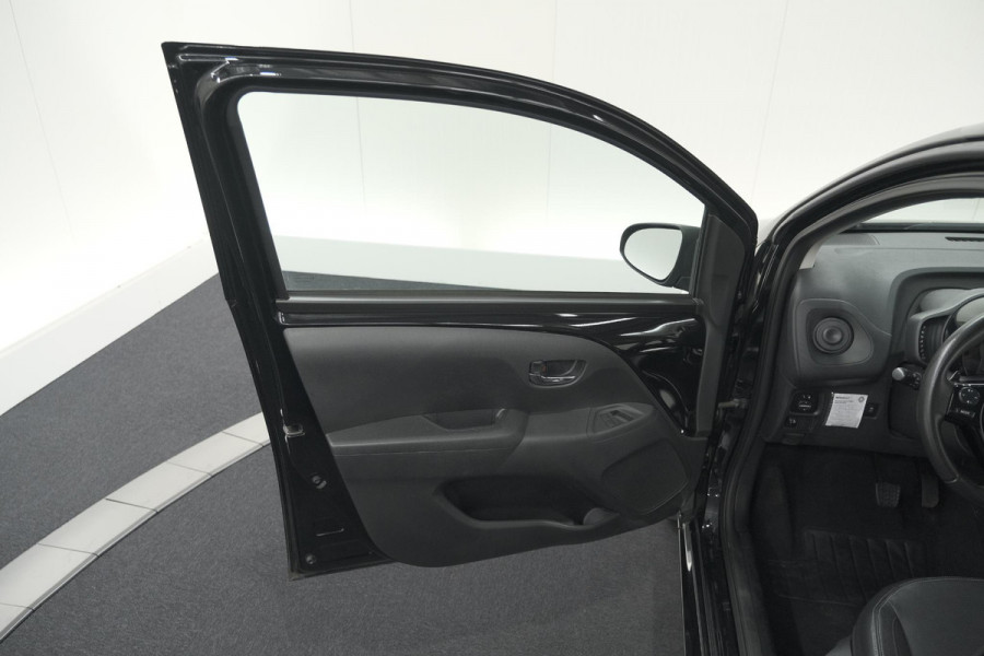 Citroën C1 1.0 VTi Shine | Automaat | Stoelverwarming | Camera | Lederen bekleding