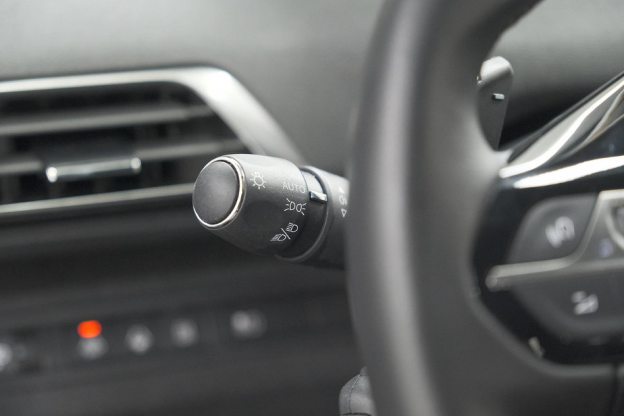 Peugeot 3008 1.6 HYbrid 225 Blue Lease Allure | Camera | Adaptieve Cruise Control | Dodehoekdetectie | Allseason Banden