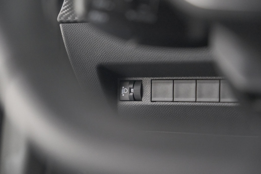 Peugeot 208 PureTech 100 Allure | Gris Selenium | Apple Carplay | Parkeersensoren | Climate Control