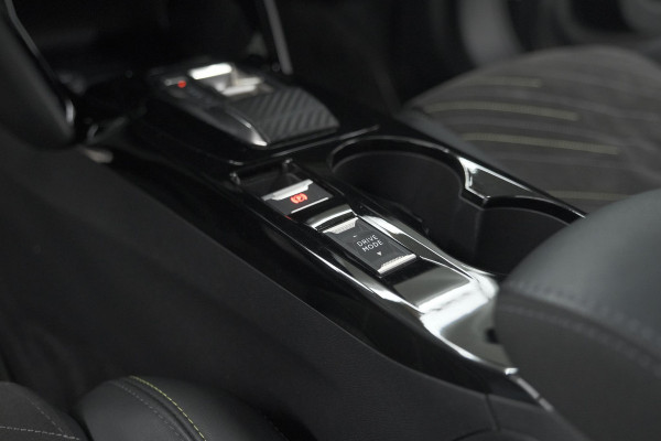 Peugeot 2008 PureTech 130 EAT8 GT | 360 Camera | Stoelmassage | Adaptieve Cruise Control | Dodehoekdetectie