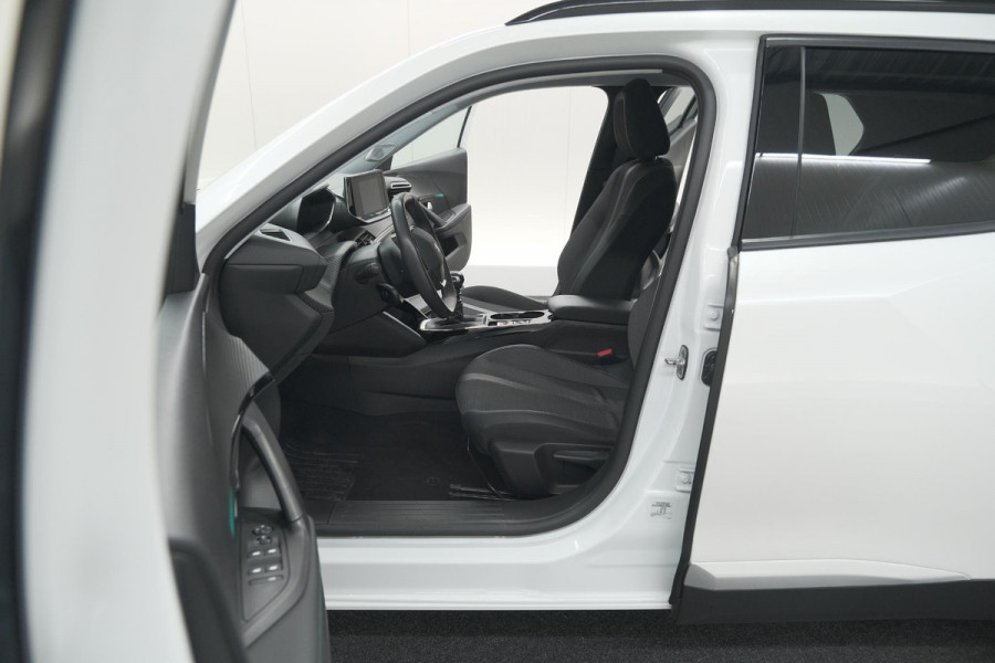 Peugeot 2008 PureTech 100 Allure Pack | Allseason Banden | Parkeersensoren | Apple Carplay