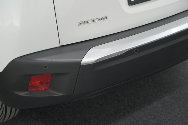 Peugeot 2008 PureTech 100 Allure Pack | Allseason Banden | Parkeersensoren | Apple Carplay