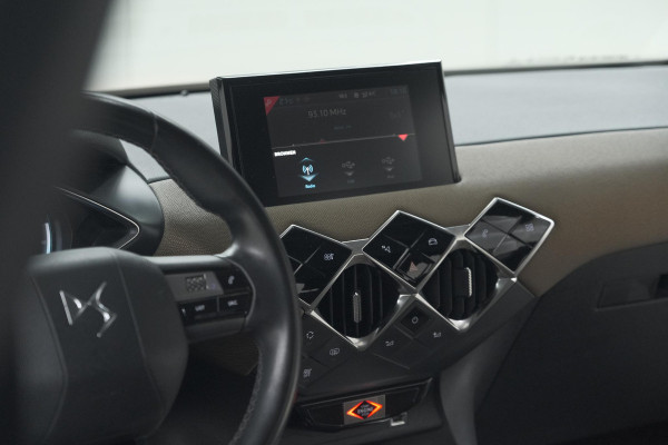DS DS 3 Crossback E-Tense So Chic 50 kWh | 3 Fase | Camera | Dodehoekdetectie | Apple Carplay