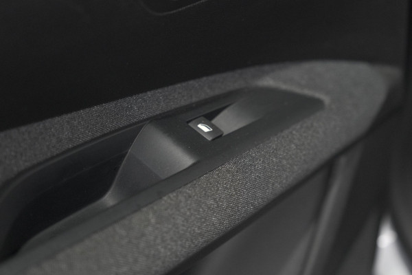 Peugeot 5008 PureTech 130 EAT8 Active Pack | 7 Zitplaatsen | Camera | Apple Carplay | Parkeersensoren