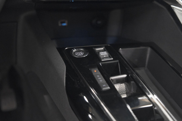Peugeot 5008 PureTech 130 EAT8 Active Pack | 7 Zitplaatsen | Camera | Apple Carplay | Parkeersensoren